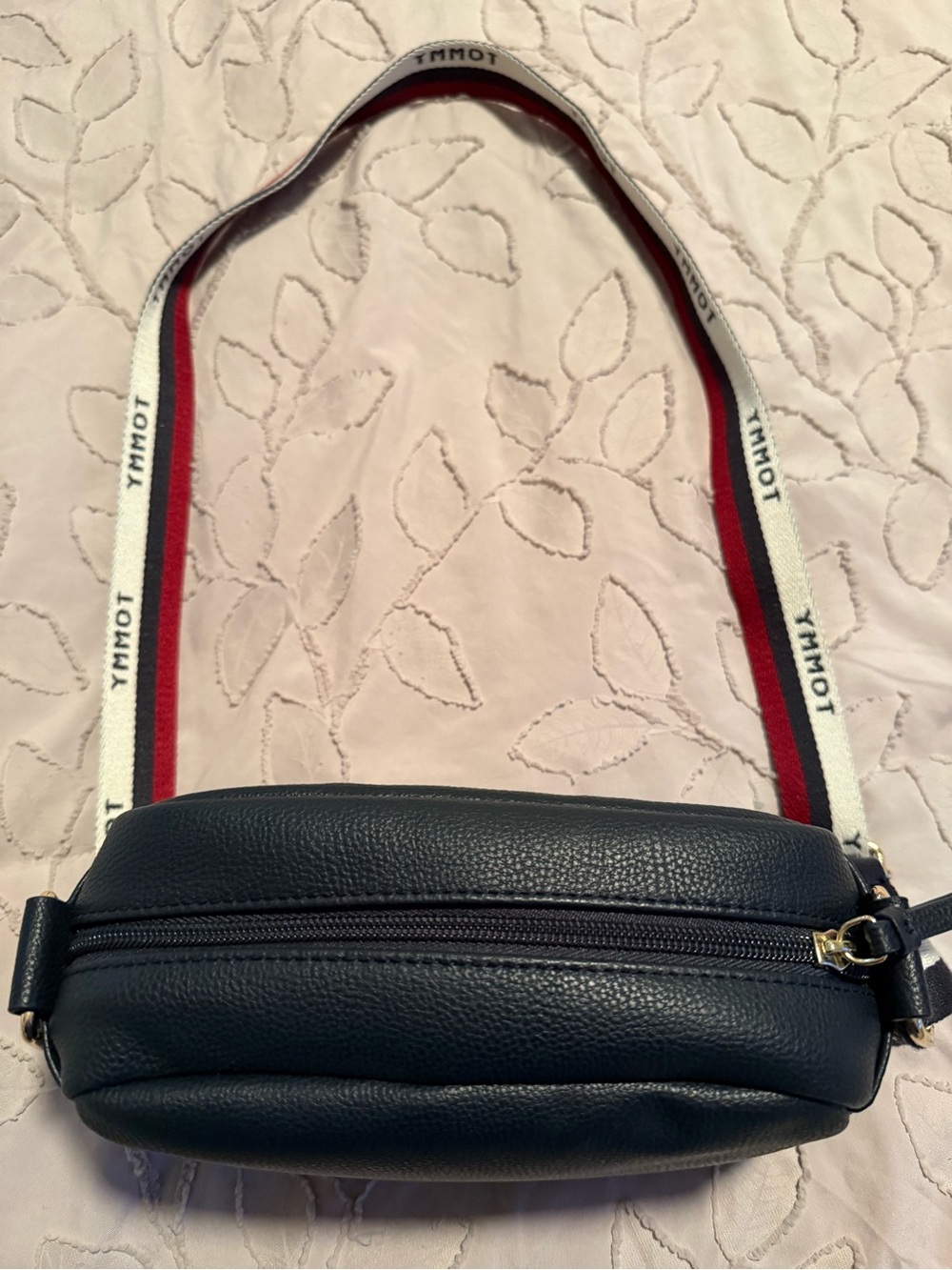 Tommy Hilfiger Navy Crossbody Bag with Signature Strap - Picture 4 of 5